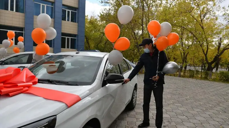 Среди вакцинированных шахтеров и металлургов разыграли два автомобиля в Карагандинской области