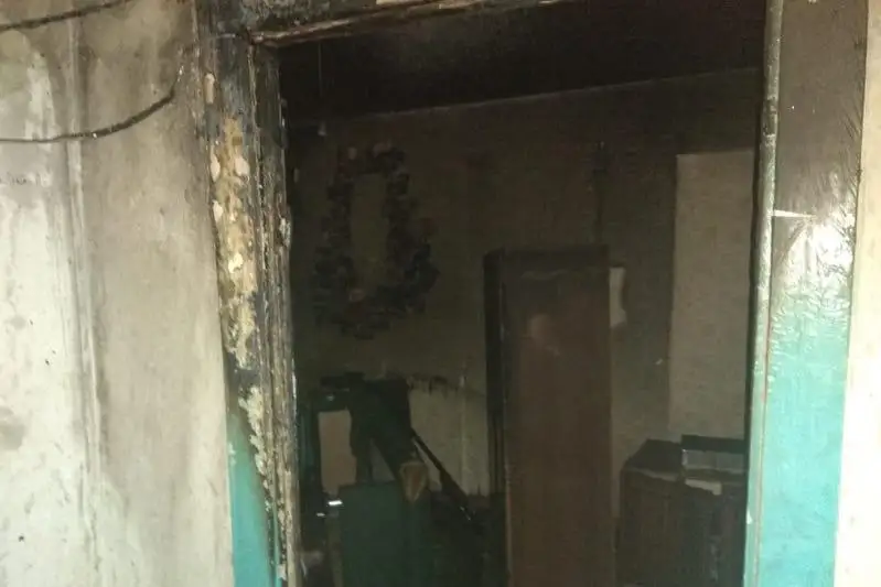 Пожар в поселке ВКО: одного ребенка спасли и девять человек эвакуировали