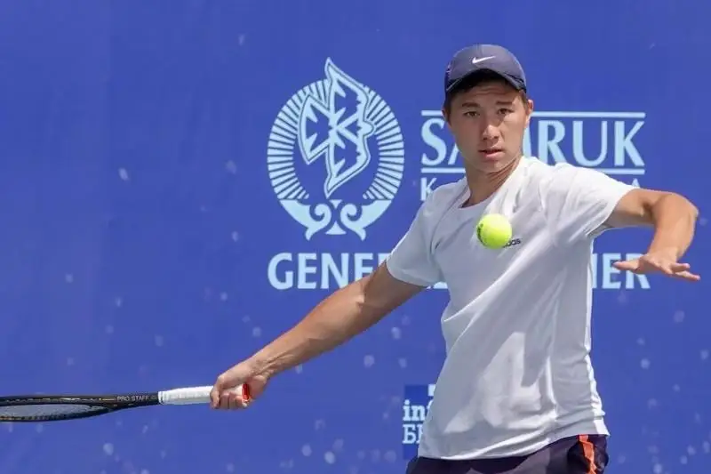 Бейбит Жукаев вышел во второй круг теннисного турнира в Нур-Султане