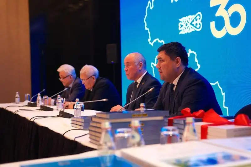 В Нур-Султане презентовали книги об истории развития города за 30 лет Независимости