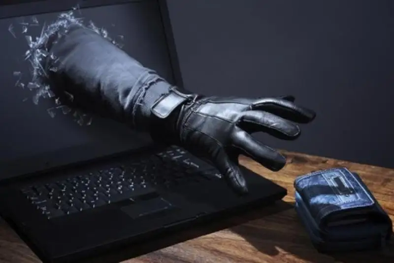 Как не попасться на уловки интернет-мошенников -  рекомендации  полицейских