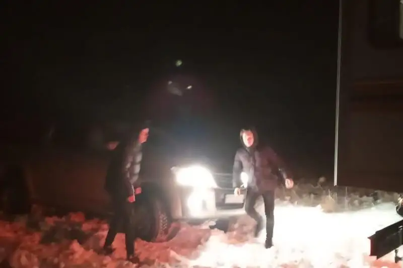 Спасатели ВКО помогли спуститься с перевала четверым мужчинам