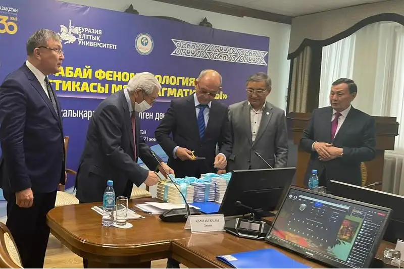 Abaı fenomenine qatysty eki zertteý kitap jaryq kórdi