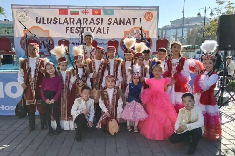 Гран-при международного фестиваля получил карагандинский ансамбль юных домбристов