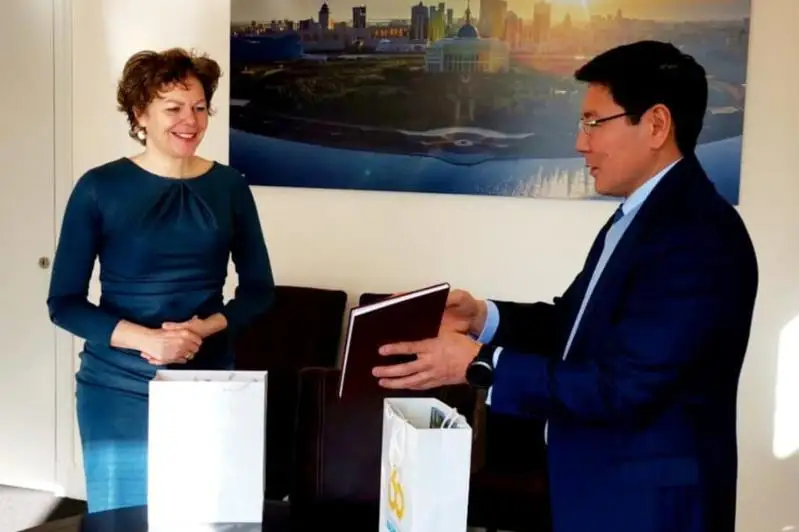 Посол РК встретился с главой Конфедерации промышленности и работодателей Нидерландов