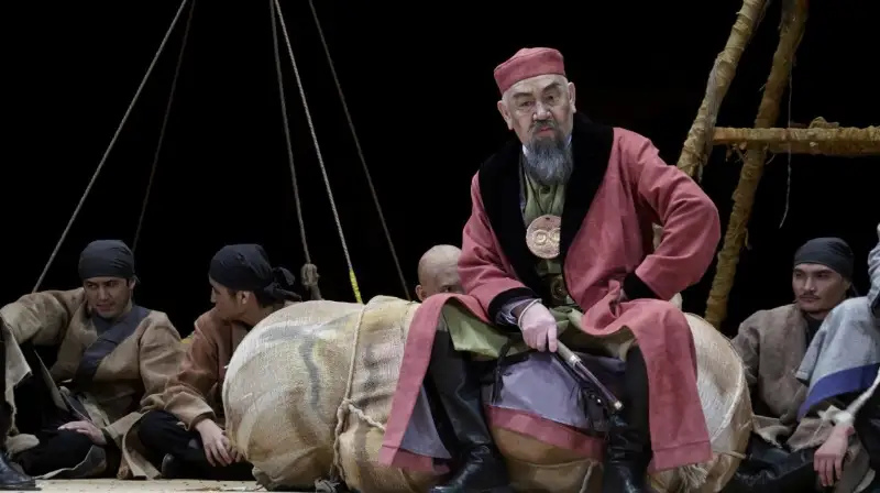 Júsipbek Aımaýytov atyndaǵy teatr kórermenmen qaıta qaýyshty