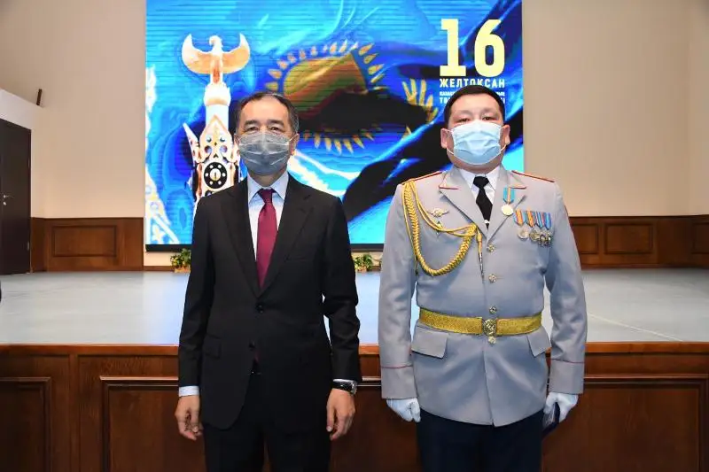 Полицейским Алматы вручили специальные награды в канун Дня Независимости