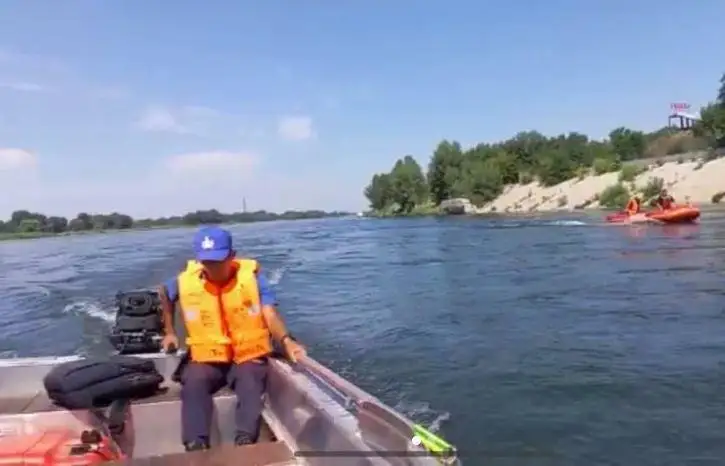 Semeıde 14 jasar jetkinshek Ertis ózenine batyp ketti