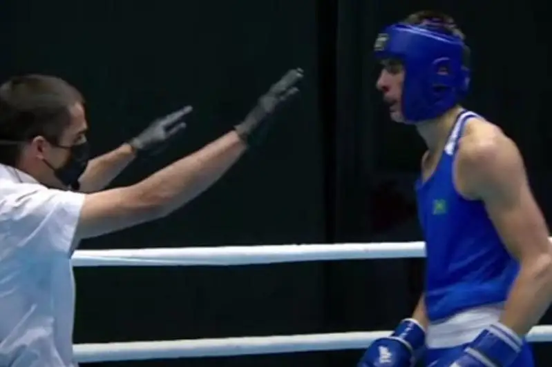Чемпион Казахстана по боксу нокаутирован в бою за выход в финал МЧА-2021