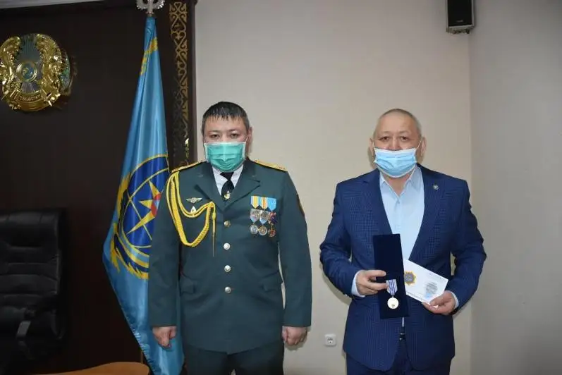 Спасшего при пожаре детей мужчину наградили в СКО