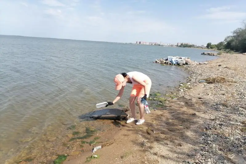 Экологический рейд и субботник прошли на берегу озера Копа в Кокшетау