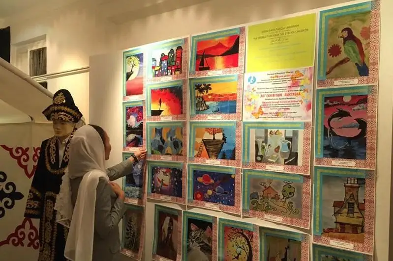 Выставка рисунков «Мир глазами детей» прошла в Тегеране