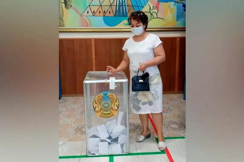 Mańǵystaýda dárigerlik ambýlatorııa ujymy ýchaskege birge baryp daýys berdi