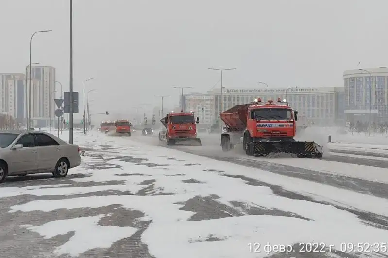 Свыше 1800 дорожных рабочих задействовано в снегоуборочных работах в столице