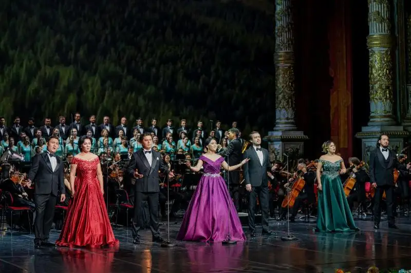 Праздничный концерт в День Конституции РК прошел в театре «Астана Опера»