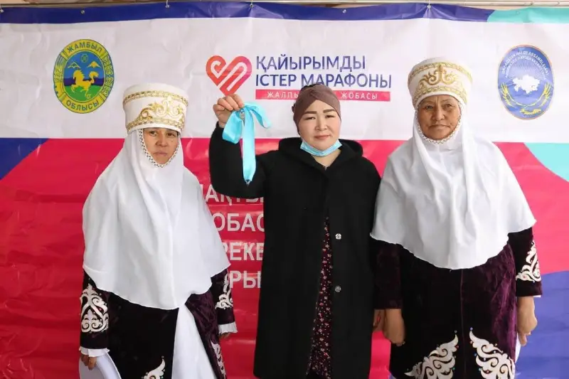 Qordaılyqtar eki muqtaj otbasyna asarlatyp úı alyp berdi