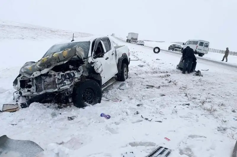 Две легковушки столкнулись в Актюбинской области
