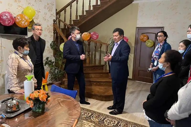 Серик Шапкенов ознакомился с работой объектов социального предпринимательства в Нур-Султане
