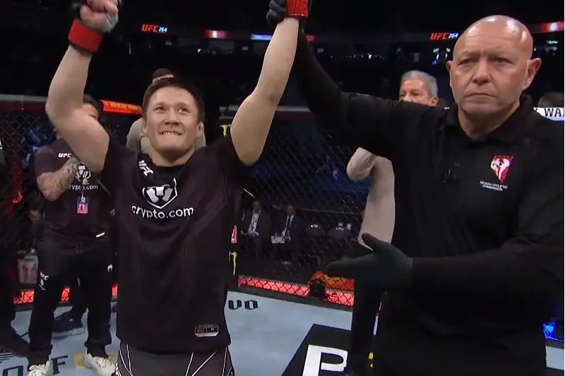 Жалгас Жумагулов выиграл свой первый бой в UFC