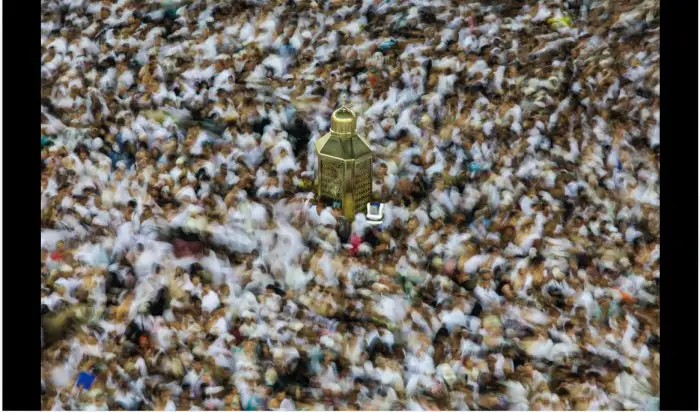 Макам Ибрахима. Нерушимо стоит в людском потоке