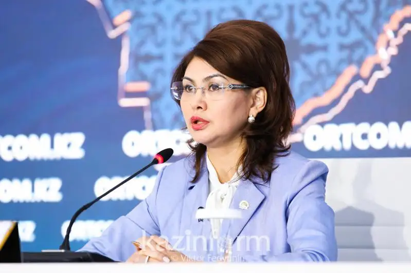 Aıda Balaeva jastardy qoldaýǵa baǵyttalǵan josparymen bólisti