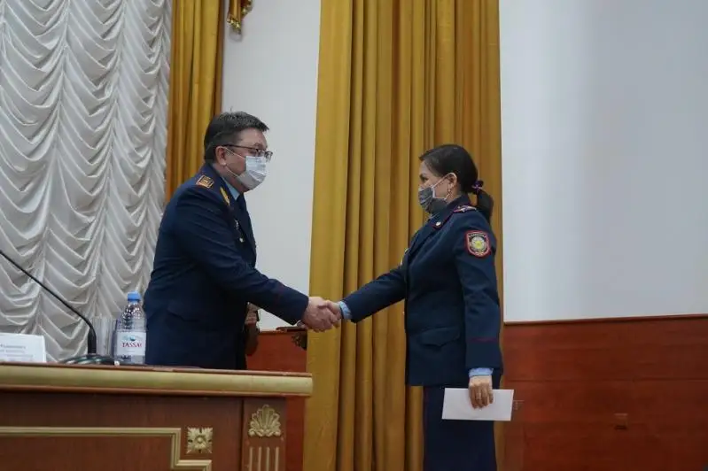 Нёсших службу в период ЧП полицейских отметили костанайские меценаты