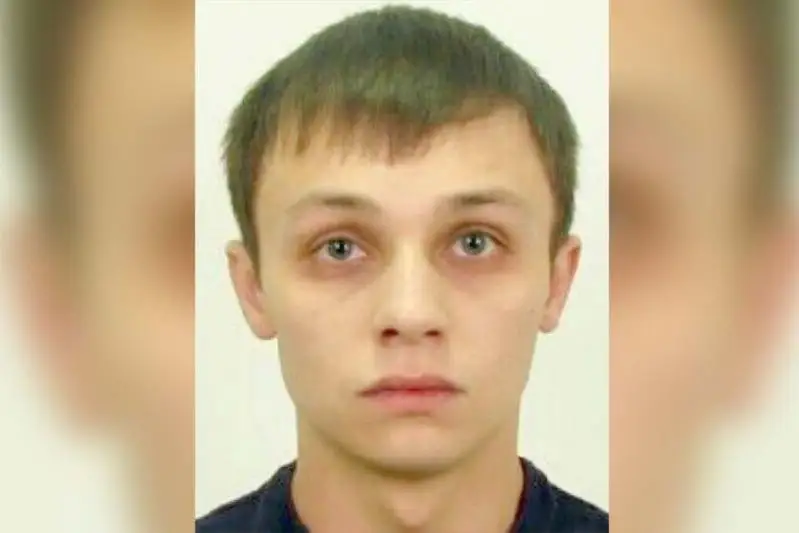 Almatyda tehnıka dúkenderiniń taýaryn qoınyna tyǵyp alyp ketip júrgen ury ustaldy