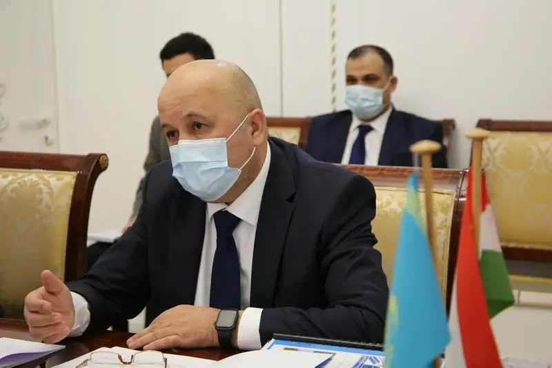 Tájikstan elshisi Maqtaaraldaǵy etno-mádenı ortalyqqa mýzykalyq aspaptar syılady