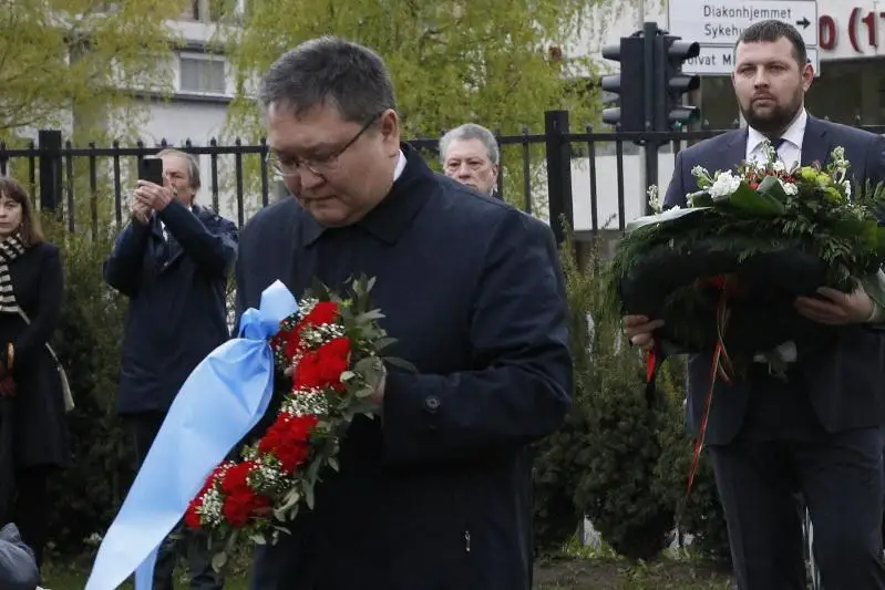 Казахстанские дипломаты почтили память солдат, погибших в Норвегии в ходе Второй мировой войны