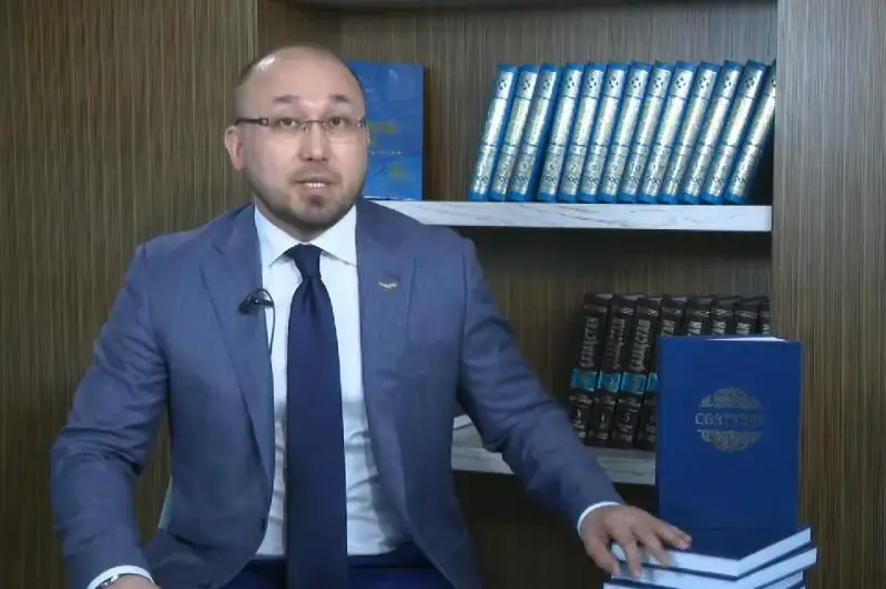 Dáýren Abaev: Tilimizdi damytýǵa bos sózben emes, naqty ispen úles qosý kerek