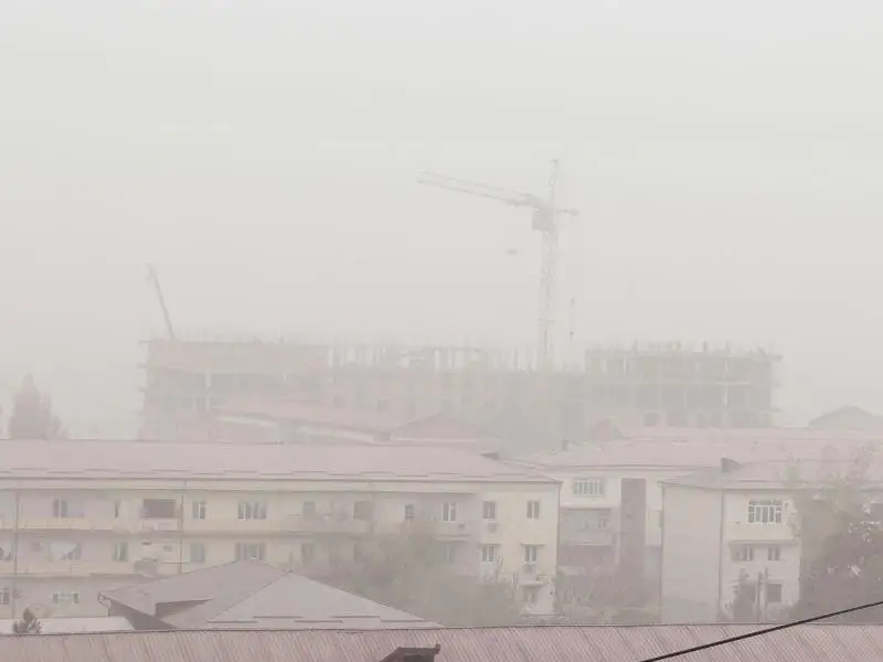 Аномальная пыльная буря наблюдается в Узбекистане впервые за 150 лет