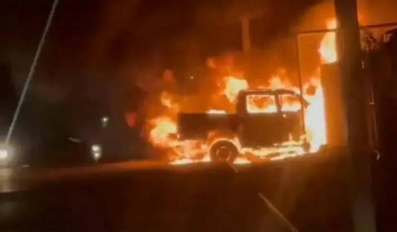 Пьяный водитель врезался в газопровод в пригороде Актау: машина сгорела