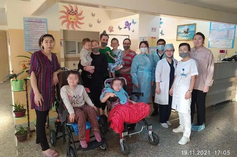 Naýqas balalardy emdeý úshin Shymkentke qymbat preparattar jetkizildi