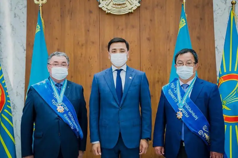 Алтай Кульгинов вручил астанчанам звание почетного гражданина города