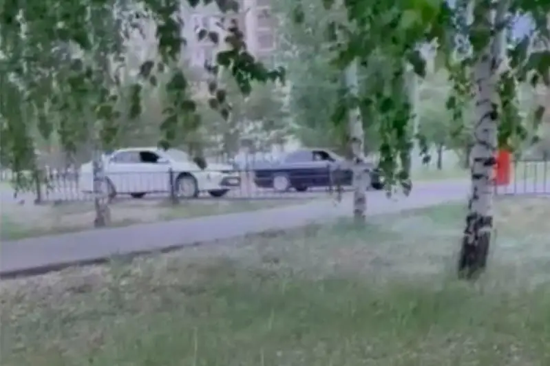 Двое водителей устроили экстремальное ралли в центральном парке Нур-Султана