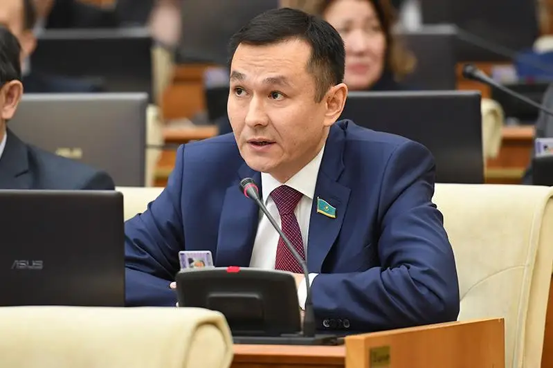 Проблему разрыва в оплате труда внутри предприятий подняли депутаты