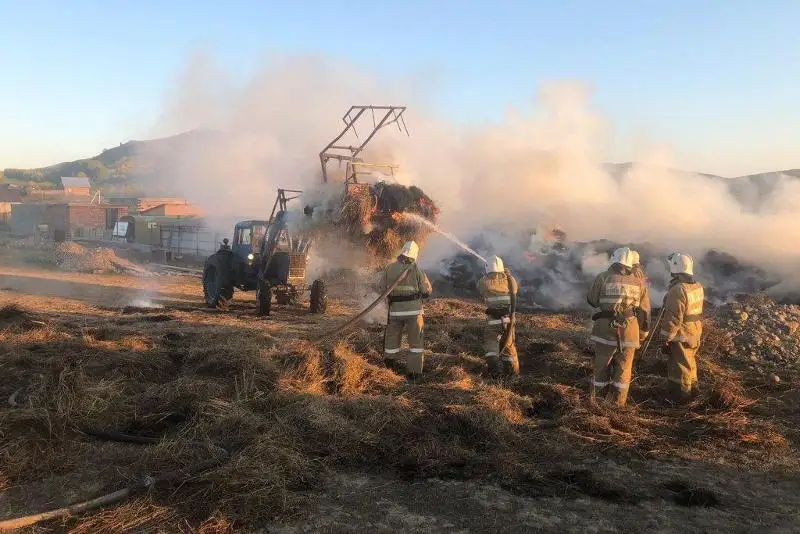 30 тонн сена загорелось в ВКО