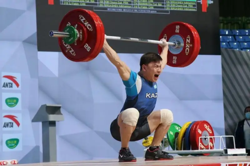 Определены соперники казахстанских тяжелоатлетов на Олимпийских играх