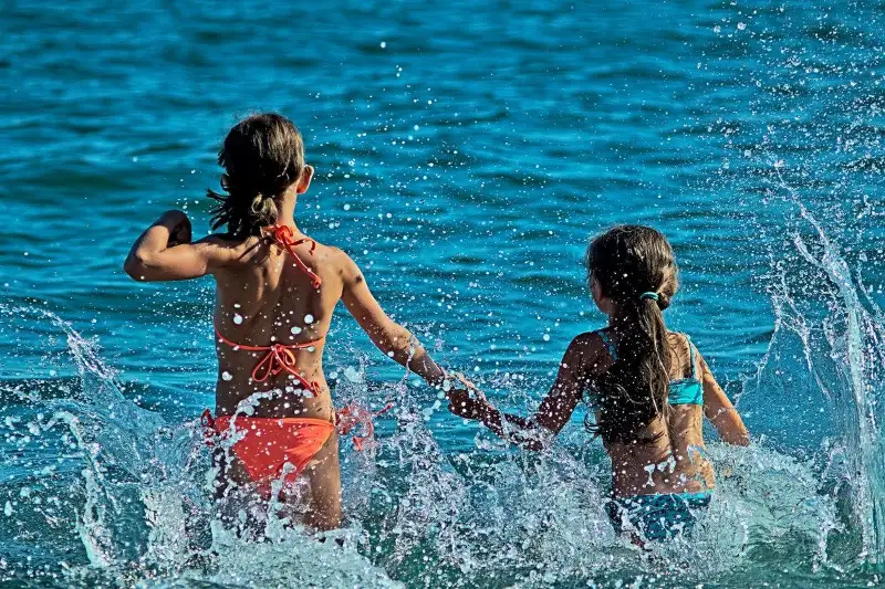 Можно ли заразиться коронавирусом при купании в открытых водоемах