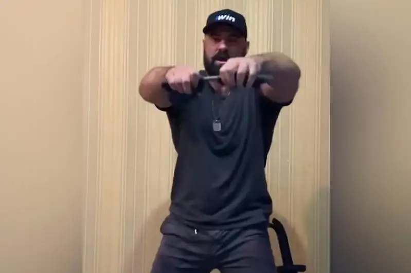 Видео казахстанского силача прокомментировали звезды Голливуда и спорта