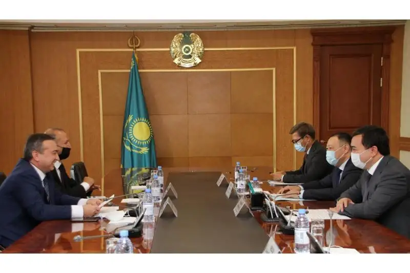 Женис Касымбек встретился с послом Узбекистана