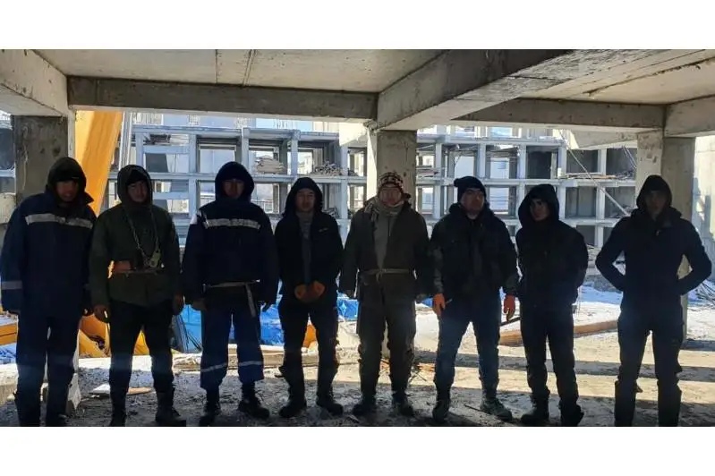 12 иностранцев незаконно работали на стройке в Алматинской области