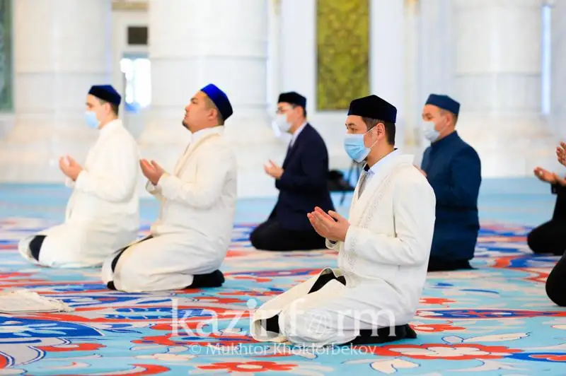 Elimizdiń búkil meshitterinde mert bolǵandardyń rýhyna quran baǵyshtalyp jatyr