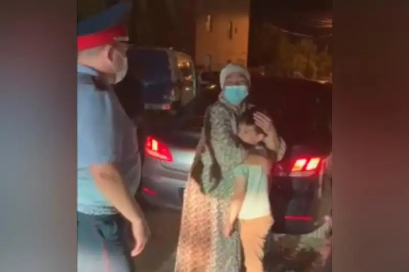 Сбежавшего из дома 8-летнего мальчика нашли полицейские в Нур-Султане