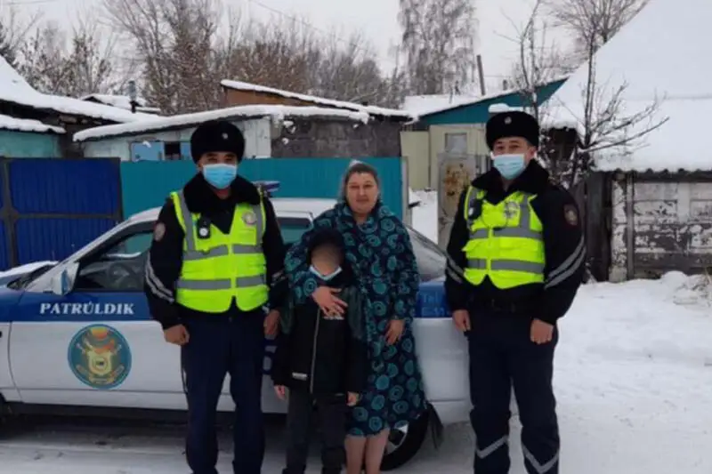 Заблудившегося мальчика нашли полицейские в ВКО