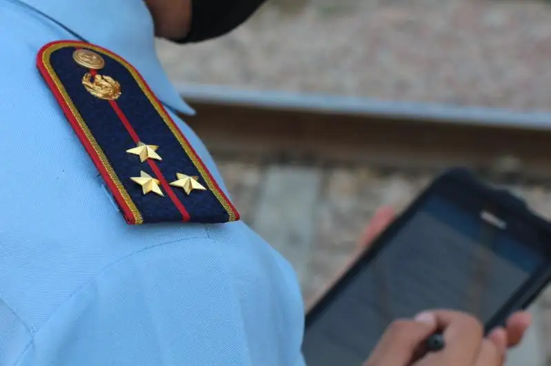 Пассажиров сняли с поезда и оштрафовали за распитие алкоголя в ЗКО