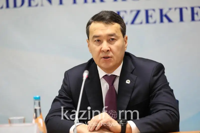 Алихан Смаилов провел заседание комиссии по переписи населения страны