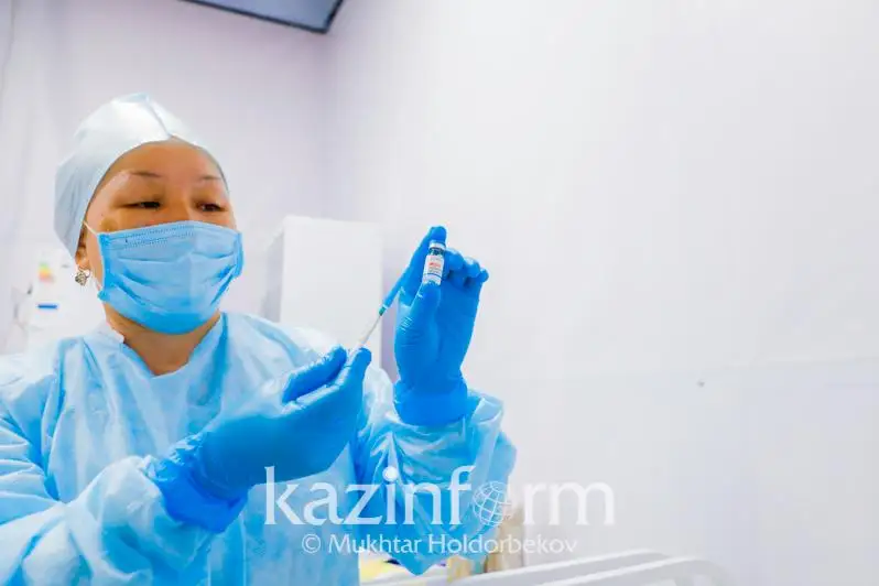 О пользе вакцинации от КВИ рассказали жителям Атырауской области