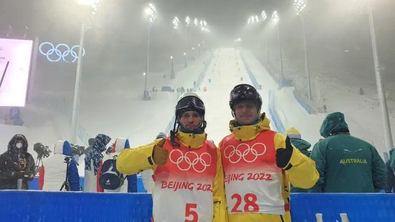 Команда Казахстана по фристайлу-могулу приступила к предолимпийским тренировкам в Китае