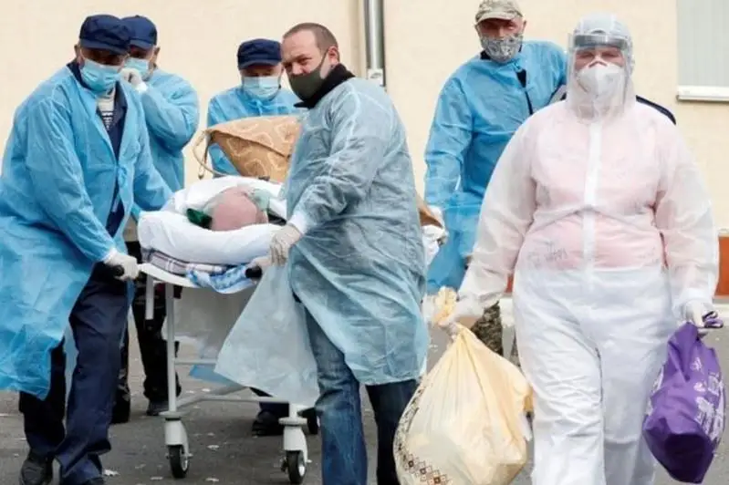 Украину накрывает третья волна ковида: небывало высокая смертность и регионы, закрытые на карантин